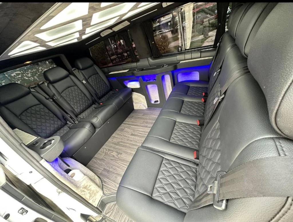 Mercedes Vito VIP iç mekan - geniş koltuk düzeni